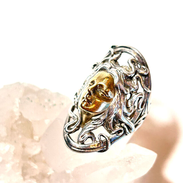 Medusa Icon Ring Silver & K18 Gold by AVA | iichi 日々の暮らしを 