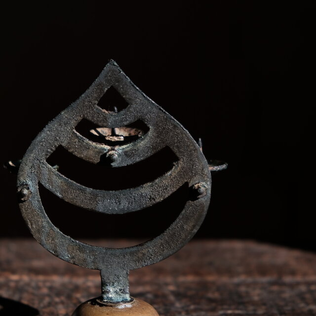 味のあるお品物◇金属製の三宝台 ローソク立て 真鍮 古民家 インテリア