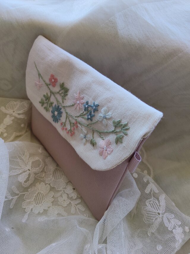 野の花*手刺繍*ミニポーチ*くすみピンク | iichi 日々の暮らしを