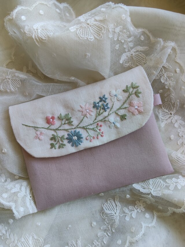 手刺繍　花の雲 ・ くすみピンクのリネンポーチ 野の花*手刺繍*ミニポーチ*くすみピンク | iichi 日々の暮らしを