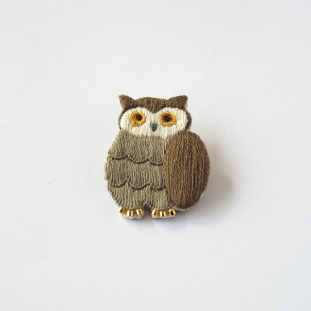 受注制作］ミミズクの刺繍ブローチ | iichi 日々の暮らしを心地よく