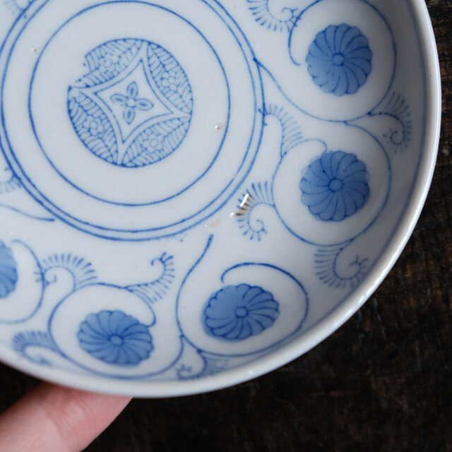 菊と唐草◇時代物 瀬戸焼 唐草文印判小皿 骨董・antiques 丁寧な暮らし