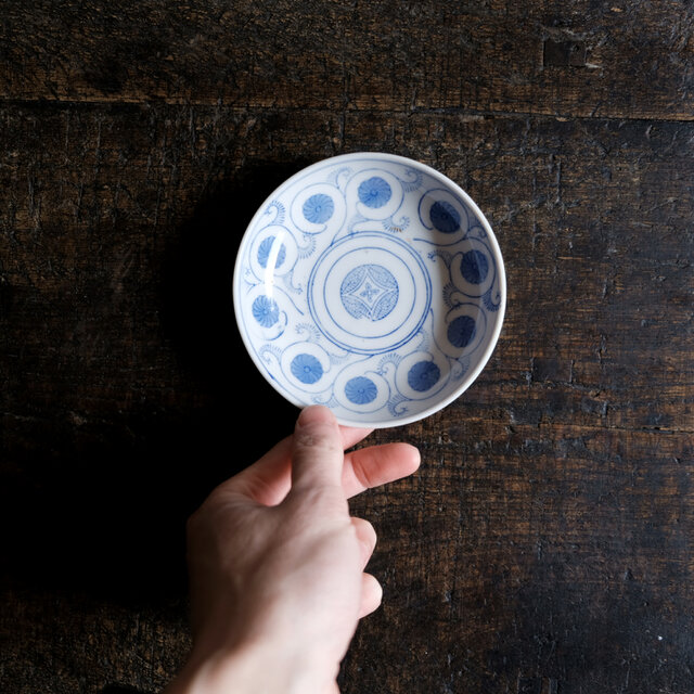 菊と唐草◇時代物 瀬戸焼 唐草文印判小皿 骨董・antiques 丁寧な暮らし