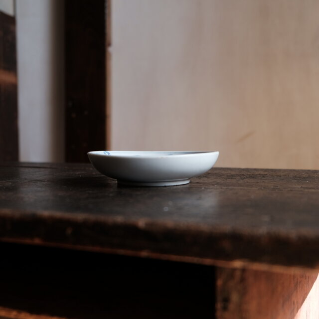 菊と唐草◇時代物 瀬戸焼 唐草文印判小皿 骨董・antiques 丁寧な暮らし