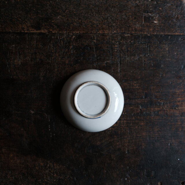 菊と唐草◇時代物 瀬戸焼 唐草文印判小皿 骨董・antiques 丁寧な暮らし