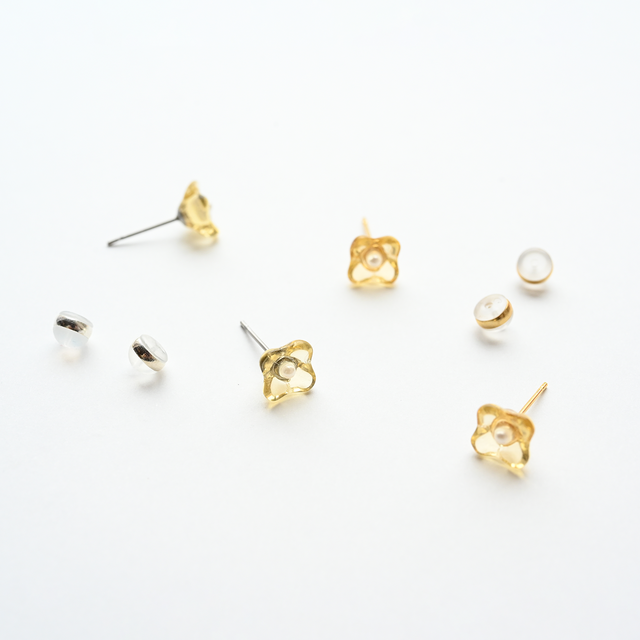 ヴィンテージガラスとパール｜小さな花のピアス／ノンホールピアス