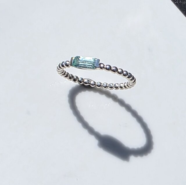 グリーン ベリル 3×6.5 0.35ct オクタゴンカット 上弦の月の石座