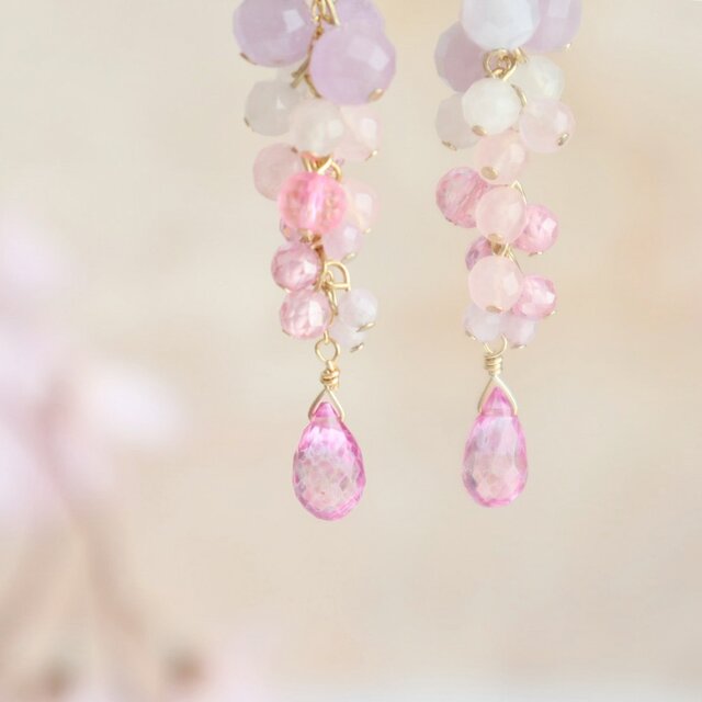 ゆれる桜色ピンク 天然石 フックピアス/イヤリング | iichi 日々の