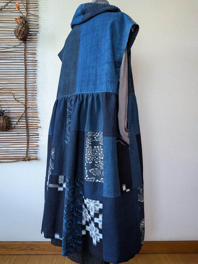 スクエア変型ジレ 着物リメイク リバーシブル フリーサイズ J71226 古布リメイク 飾りフードのフレンチ袖 ロング ジレ 藍染 刺し子 襤褸