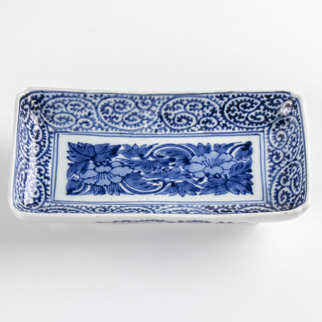 古伊万里　染付牡丹唐草文鉢　1600年代後半　薄造　上品な呉須　器を楽しむ 古伊万里 染付蛸唐草牡丹文 長皿 江戸後期 E2130 | iichi 日々の暮らし