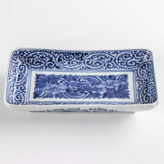 古伊万里 染付蛸唐草牡丹文 長皿 江戸後期 E2130 | iichi 日々の暮らし