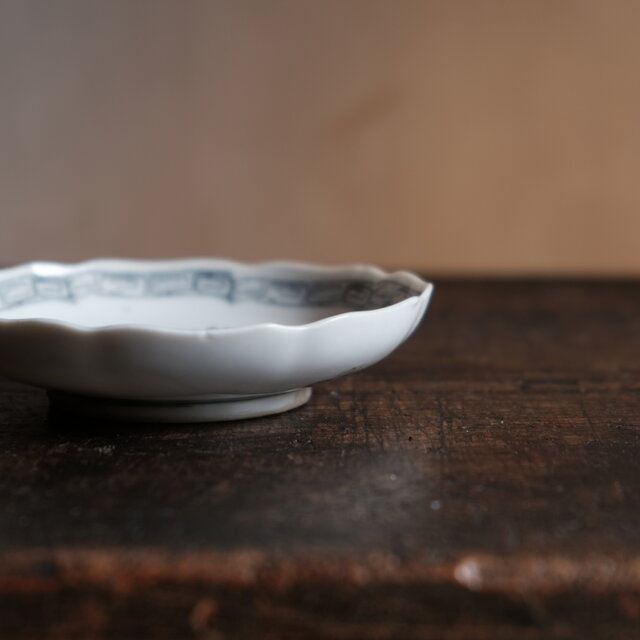 黒染付で素敵◇漢文と風景。瀬戸焼 黒染付印判小皿 骨董・antiques 古