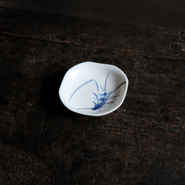 素朴な絵付け◇菖蒲の花。瀬戸焼 花文染付小皿 骨董・antiques 古道具