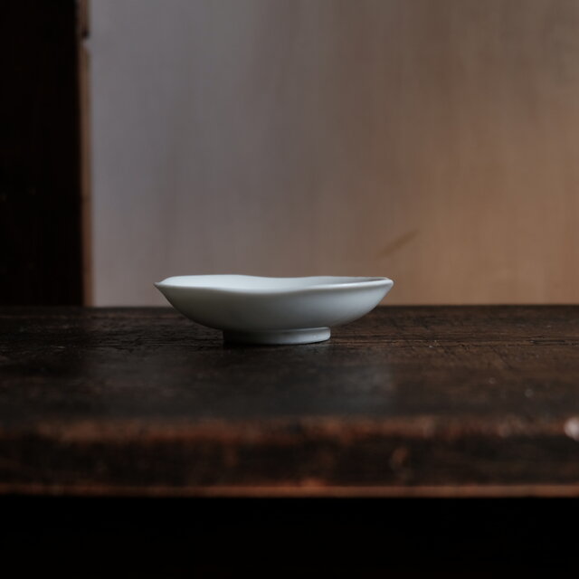 素朴な絵付け◇菖蒲の花。瀬戸焼 花文染付小皿 骨董・antiques 古道具