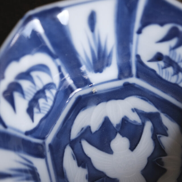 見込みは陽刻◇竹と雀。伊万里 鳥文染付八角鉢 骨董・antiques 丁寧な