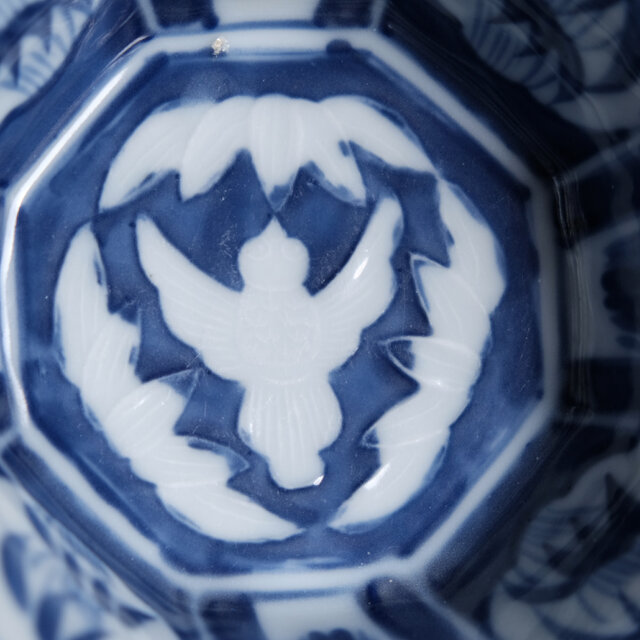 見込みは陽刻◇竹と雀。伊万里 鳥文染付八角鉢 骨董・antiques 丁寧な