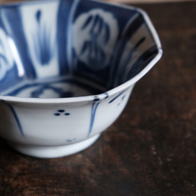 見込みは陽刻◇竹と雀。伊万里 鳥文染付八角鉢 骨董・antiques 丁寧な