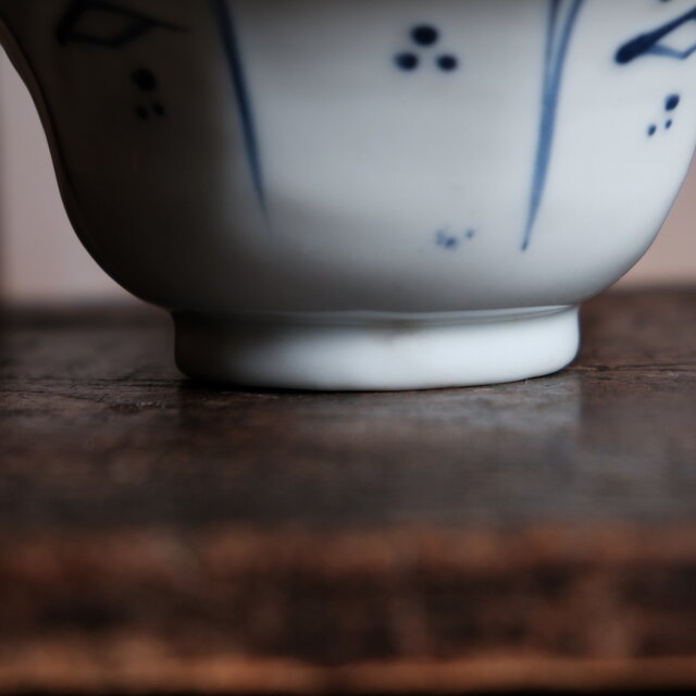 見込みは陽刻◇竹と雀。伊万里 鳥文染付八角鉢 骨董・antiques 丁寧な