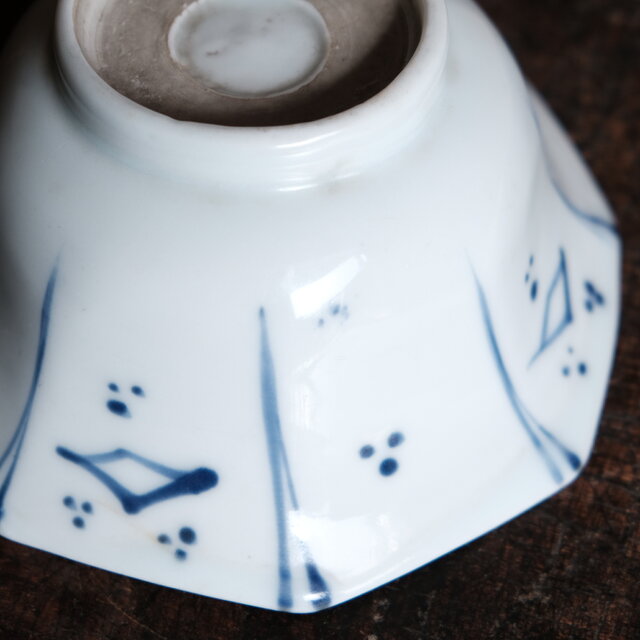 見込みは陽刻◇竹と雀。伊万里 鳥文染付八角鉢 骨董・antiques 丁寧な