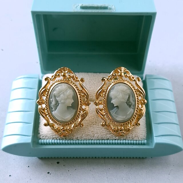victoran gray cameo ヴィンテージイヤリング | iichi 日々の暮らしを
