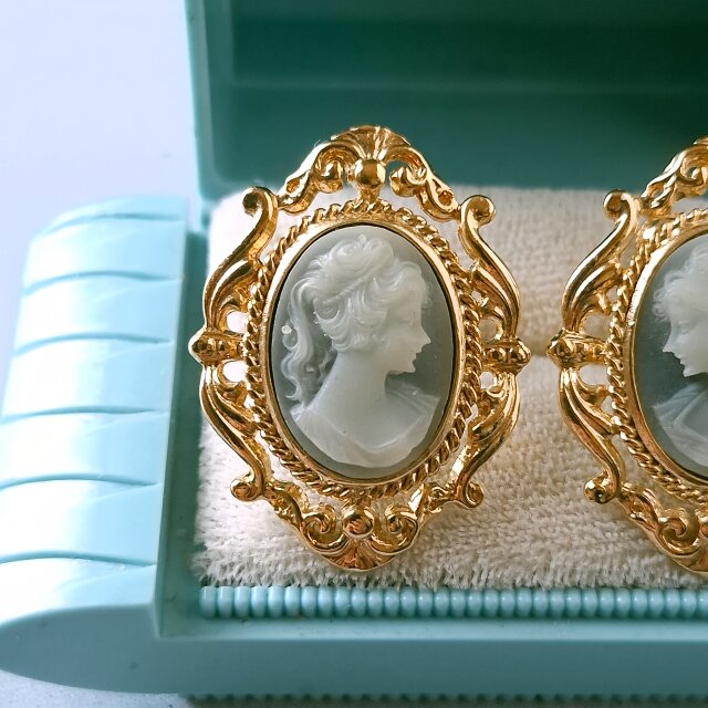 victoran gray cameo ヴィンテージイヤリング | iichi 日々の暮らしを