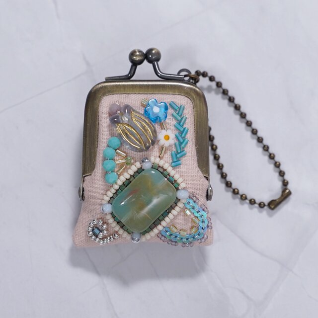 小さなビーズ刺繍のがま口 No.98｜さくらピンク×ガーゼ｜ネックレス