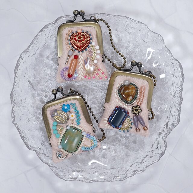 小さなビーズ刺繍のがま口 No.98｜さくらピンク×ガーゼ｜ネックレス