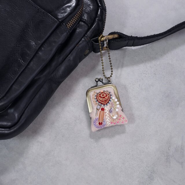 小さなビーズ刺繍のがま口 No.99｜さくらピンク×ガーゼ｜ネックレス