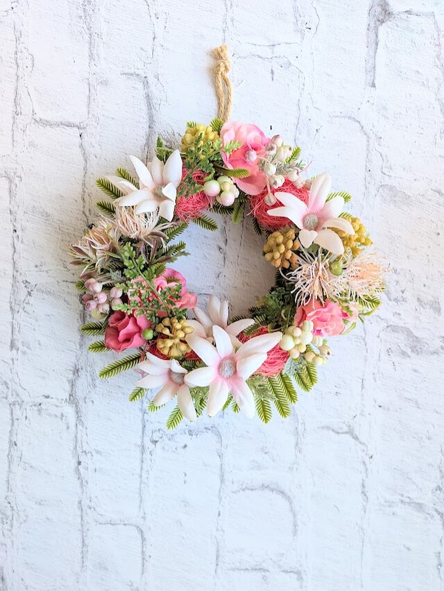 フランネルフラワーとピンクローズのアーティフィシャルフラワーリース
