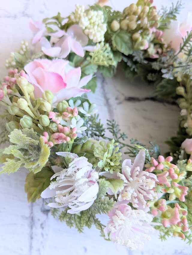 小花とバラのアーティフィシャルフラワーリースとミニリース（2点