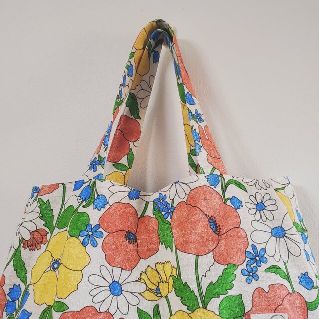 普段使いのマチたっぷりトートバッグ ボタニカルフラワー柄 | iichi