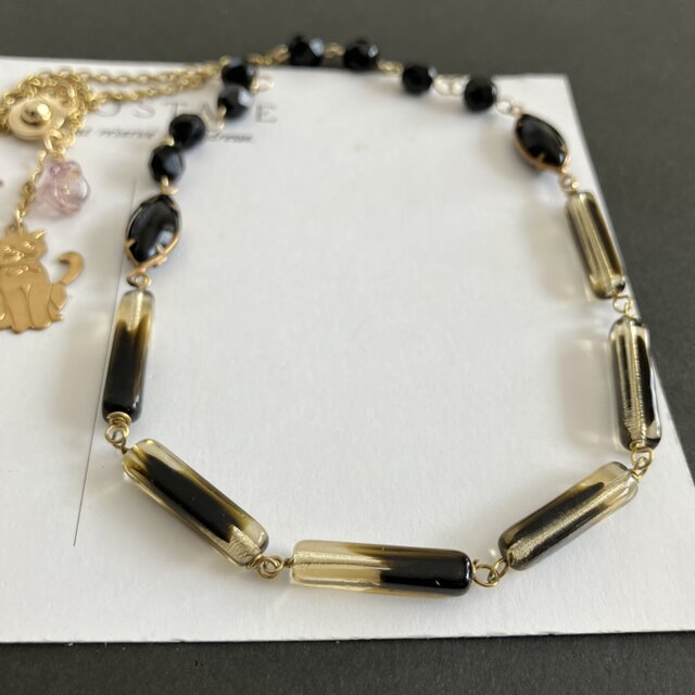 Vintage German Beads : Black ＋ Topaz 】猫とお花のネックレスと