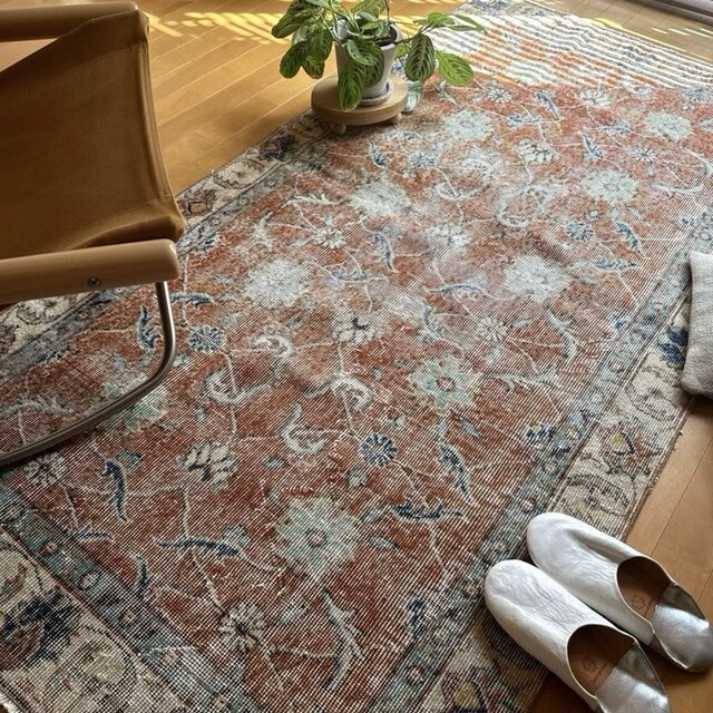 102×204 アンティークブラウン 青い花 トルコヴィンテージラグ | iichi
