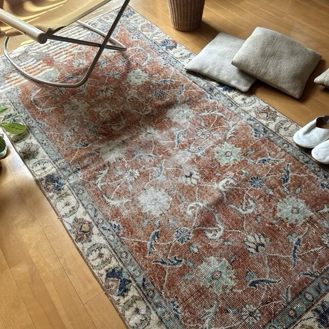 102×204 アンティークブラウン 青い花 トルコヴィンテージラグ | iichi