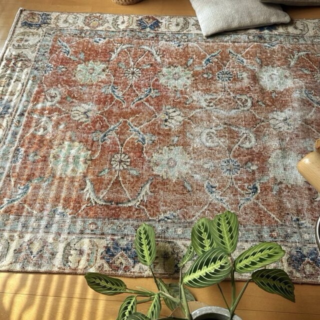 102×204 アンティークブラウン 青い花 トルコヴィンテージラグ | iichi