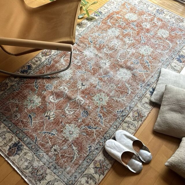 102×204 アンティークブラウン 青い花 トルコヴィンテージラグ | iichi