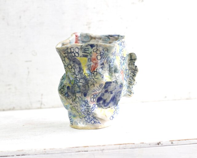 魚と花の装飾 陶器の花瓶 おさかな模様 陶器の花瓶（三角形） ZA462