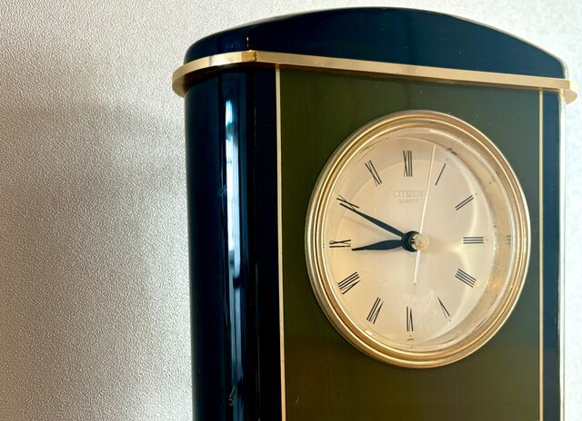 国産の古いレトロな置き時計 | iichi 日々の暮らしを心地よくする