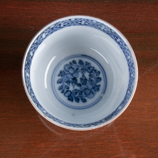 古伊万里 金襴手草花文 猪口 明治時代 (高台削れ有り) E2267B-2