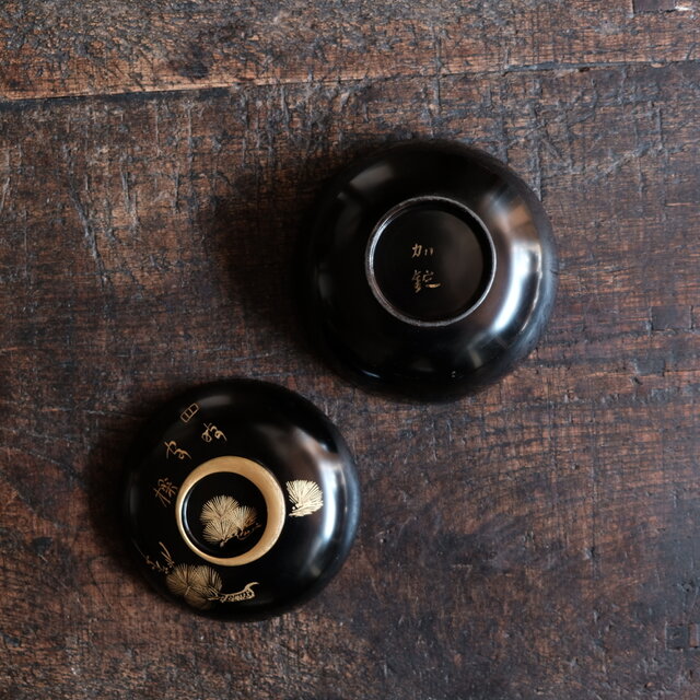 三日月の取手◇松と漢字。古輪島塗 漆芸黒塗沈金蓋付碗 古漆器 骨董