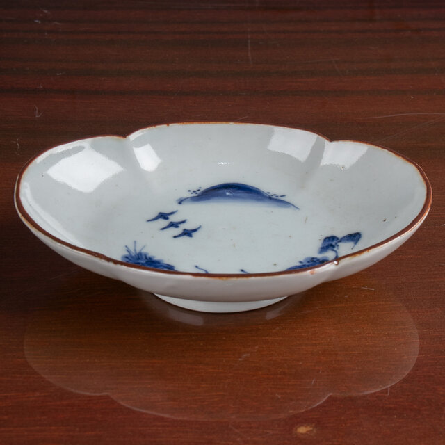 古伊万里　小皿　染付　鳥　若松　川　草原　江戸　アマテ 古伊万里 皿 江戸時代前期-中期 染付 蘇鉄に七宝地紋 霞雲図