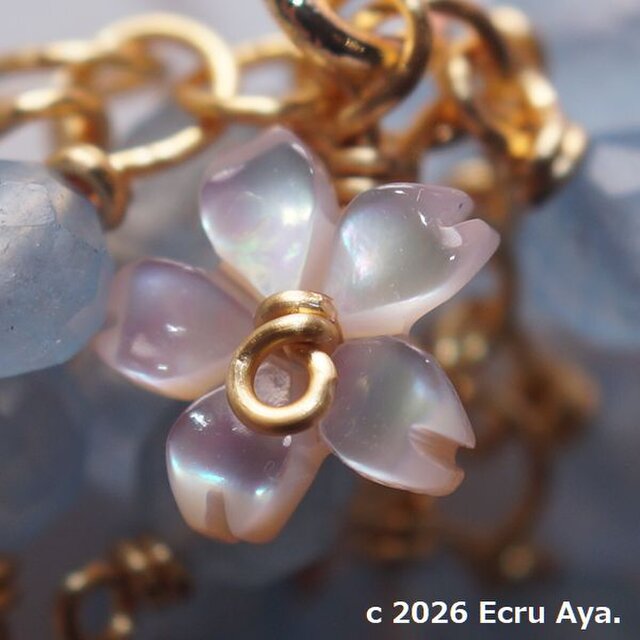 桜そら*春の陽射しが降り注ぐ日の桜のピアス | iichi 日々の暮らしを