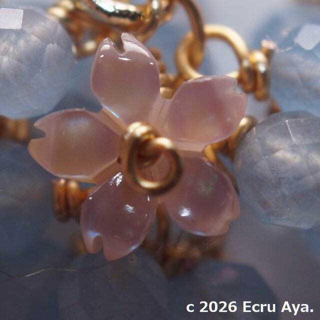 桜そら*春の陽射しが降り注ぐ日の桜のピアス | iichi 日々の暮らしを