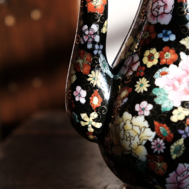 黒にカラフルな花尽くし◇中国産 色絵金彩ティーポット チャイナレトロ