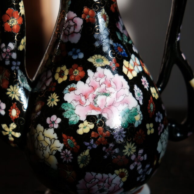 黒にカラフルな花尽くし◇中国産 色絵金彩ティーポット チャイナレトロ