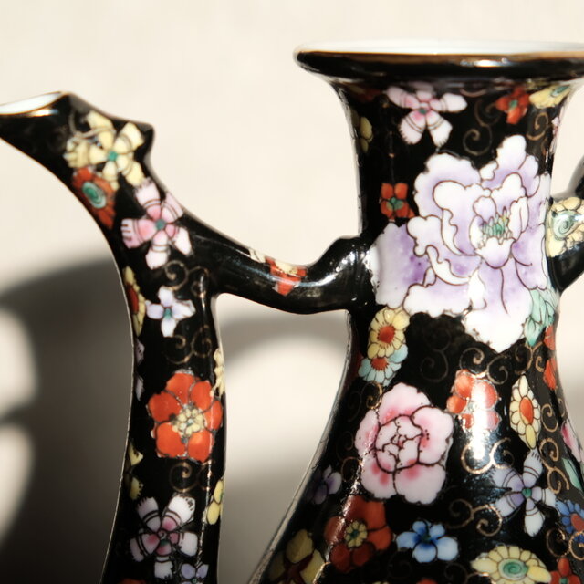 黒にカラフルな花尽くし◇中国産 色絵金彩ティーポット チャイナレトロ