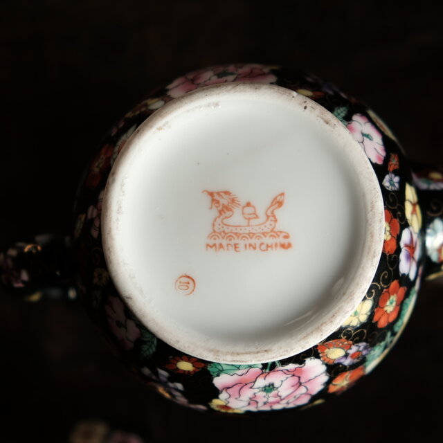 黒にカラフルな花尽くし◇中国産 色絵金彩ティーポット チャイナレトロ
