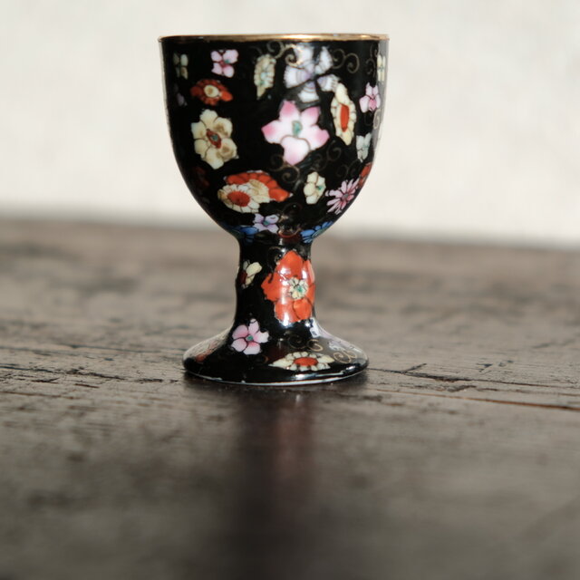 黒にカラフルな花尽くし◇中国産 色絵金彩小ぶりティーグラス チャイナ