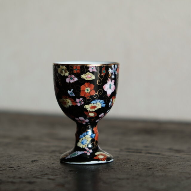 黒にカラフルな花尽くし◇中国産 色絵金彩小ぶりティーグラス チャイナ