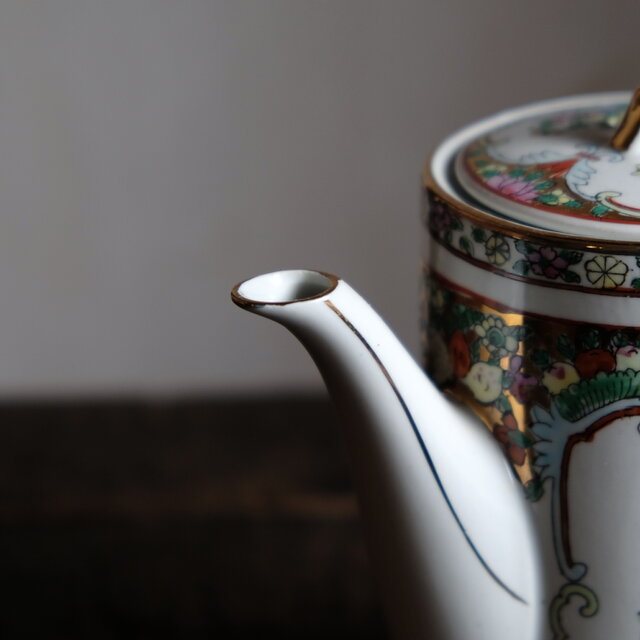 花籠と蝶々と花瓶◇中国廣彩 色絵金彩ティーポット チャイナレトロ